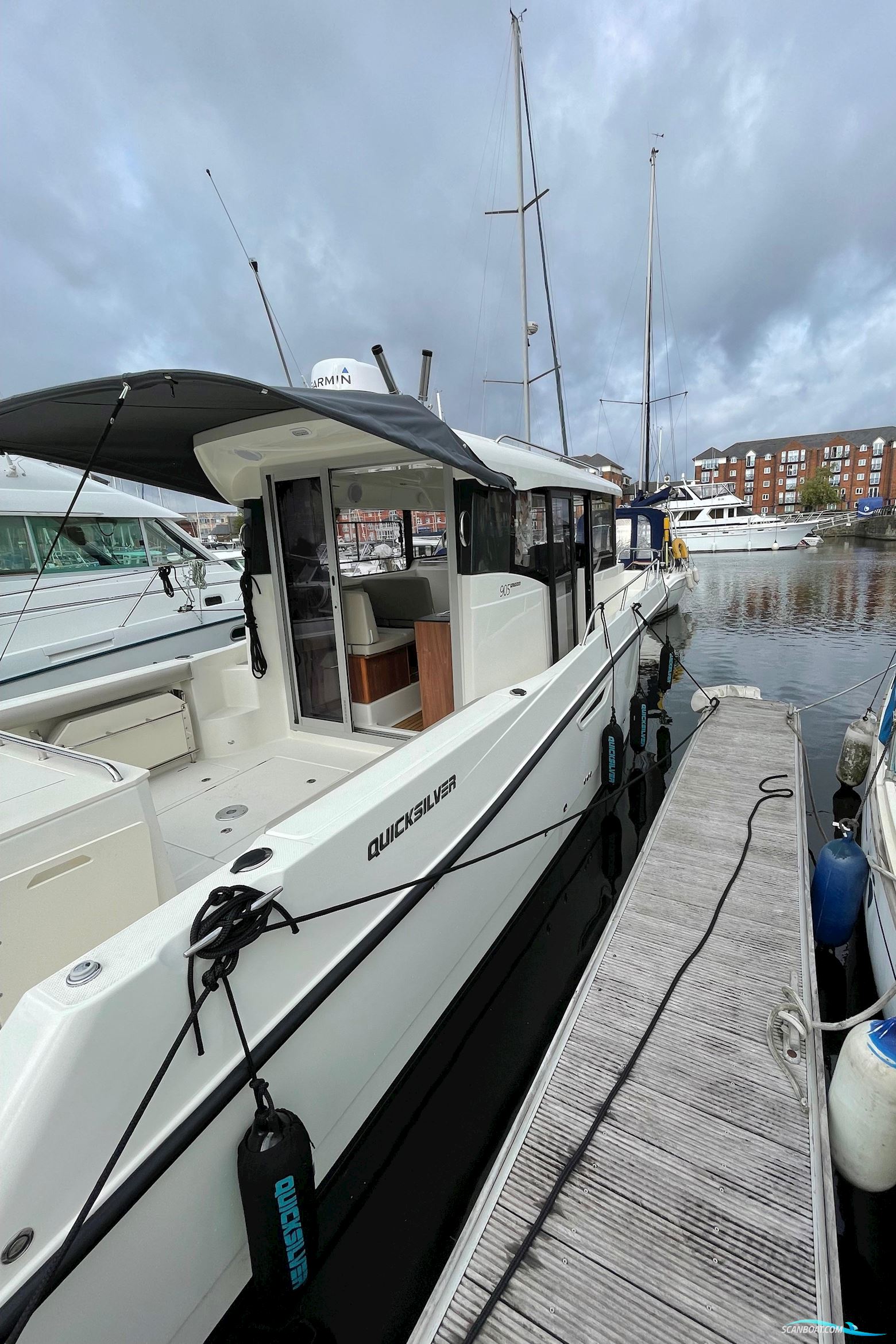 Quicksilver 905 Pilothouse
