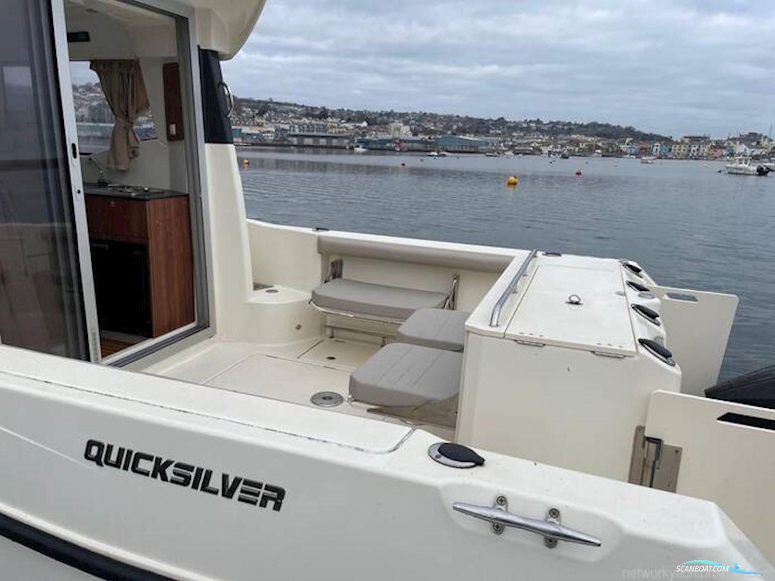 Quicksilver 905 Pilothouse