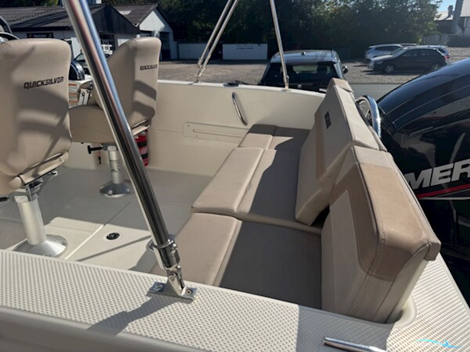 Quicksilver Activ 505 Cabin med F100 hk Mercury-EFI 2,1L og Brenderup bådtrailer