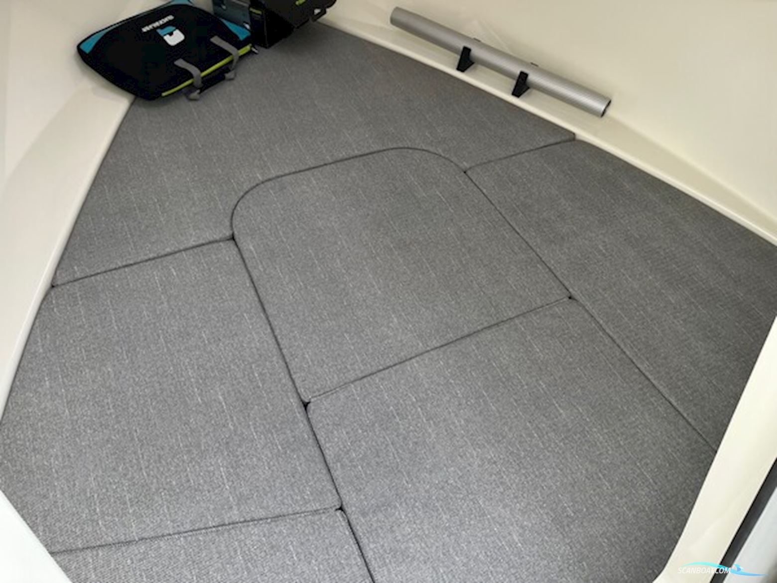 Quicksilver Activ 555 Cabin med 100 hk Mercury-EFI 4 takt 2,1L - INKL. EKSTRAUDSTYR