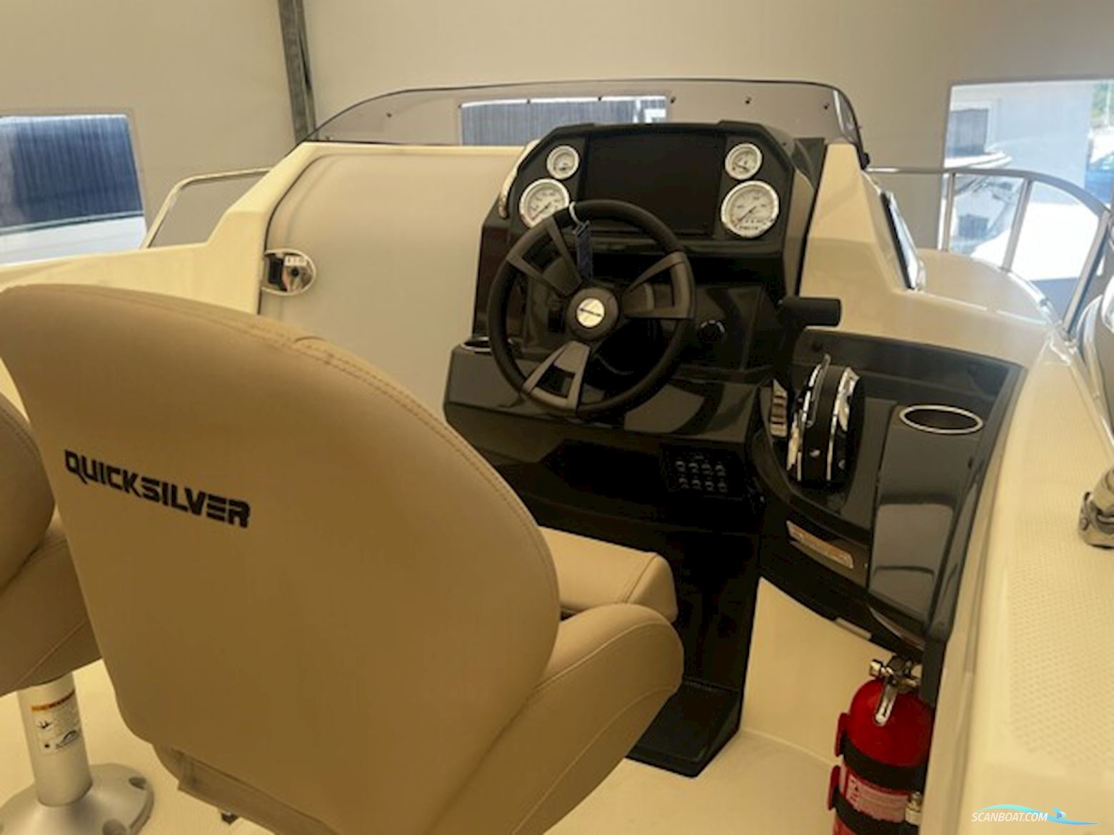 Quicksilver ACTIV 555 Cabin, Mercury F100 EFI