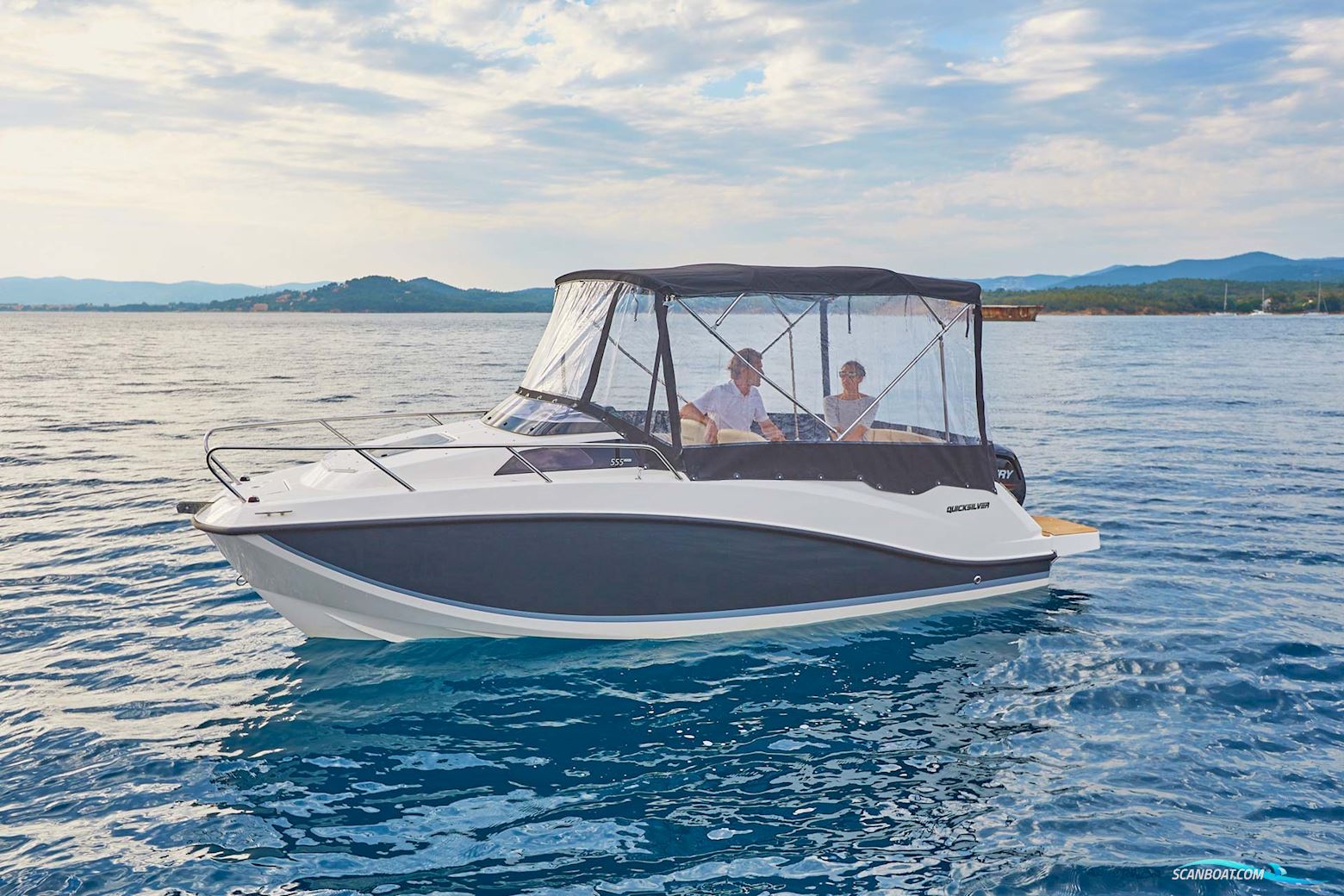 Quicksilver Activ 555 Cabin