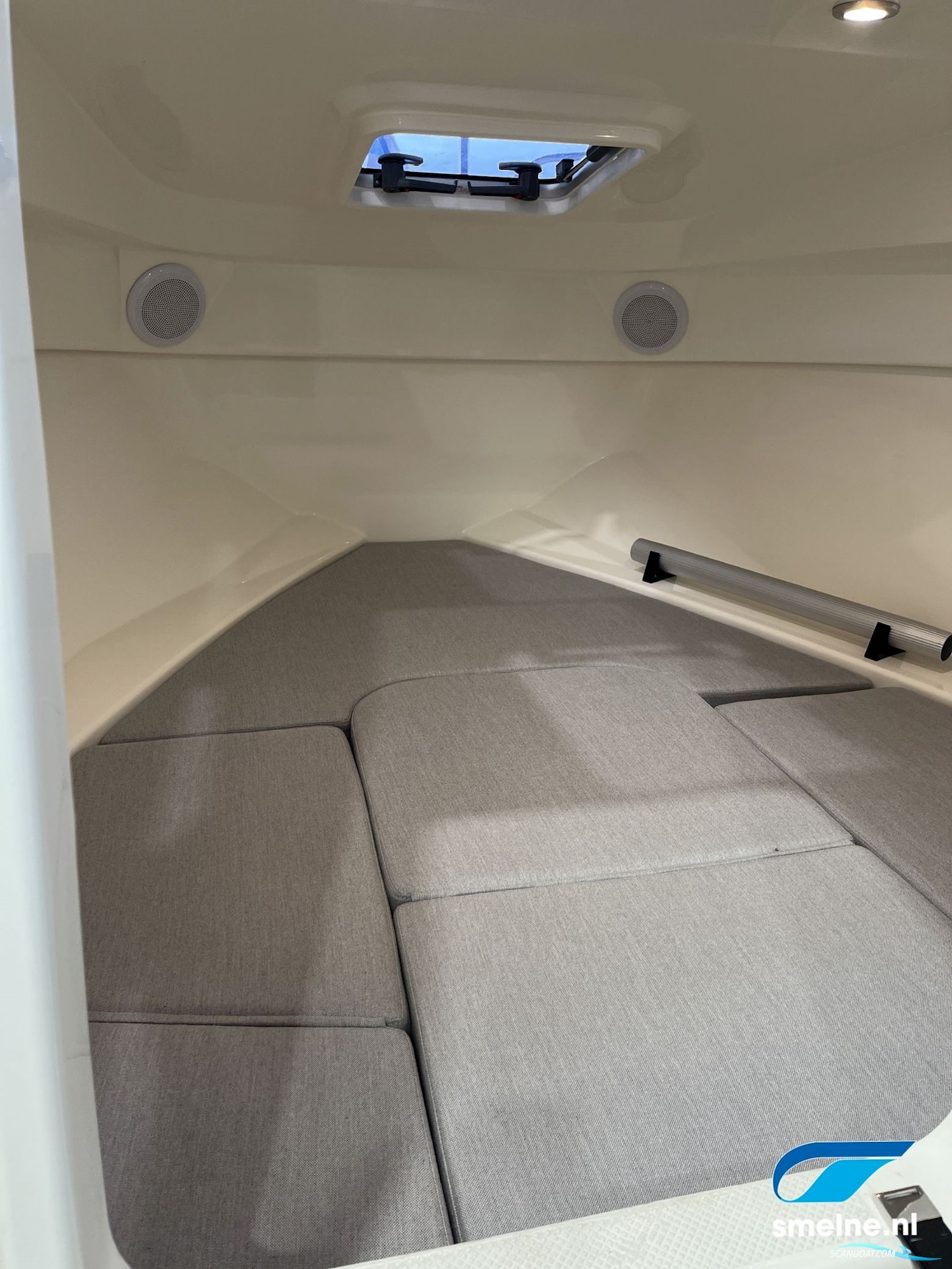 Quicksilver ACTIV 555 CABIN