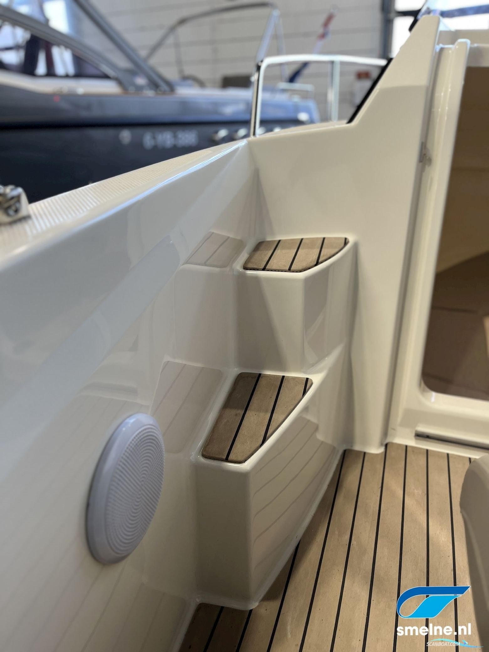 Quicksilver ACTIV 555 CABIN