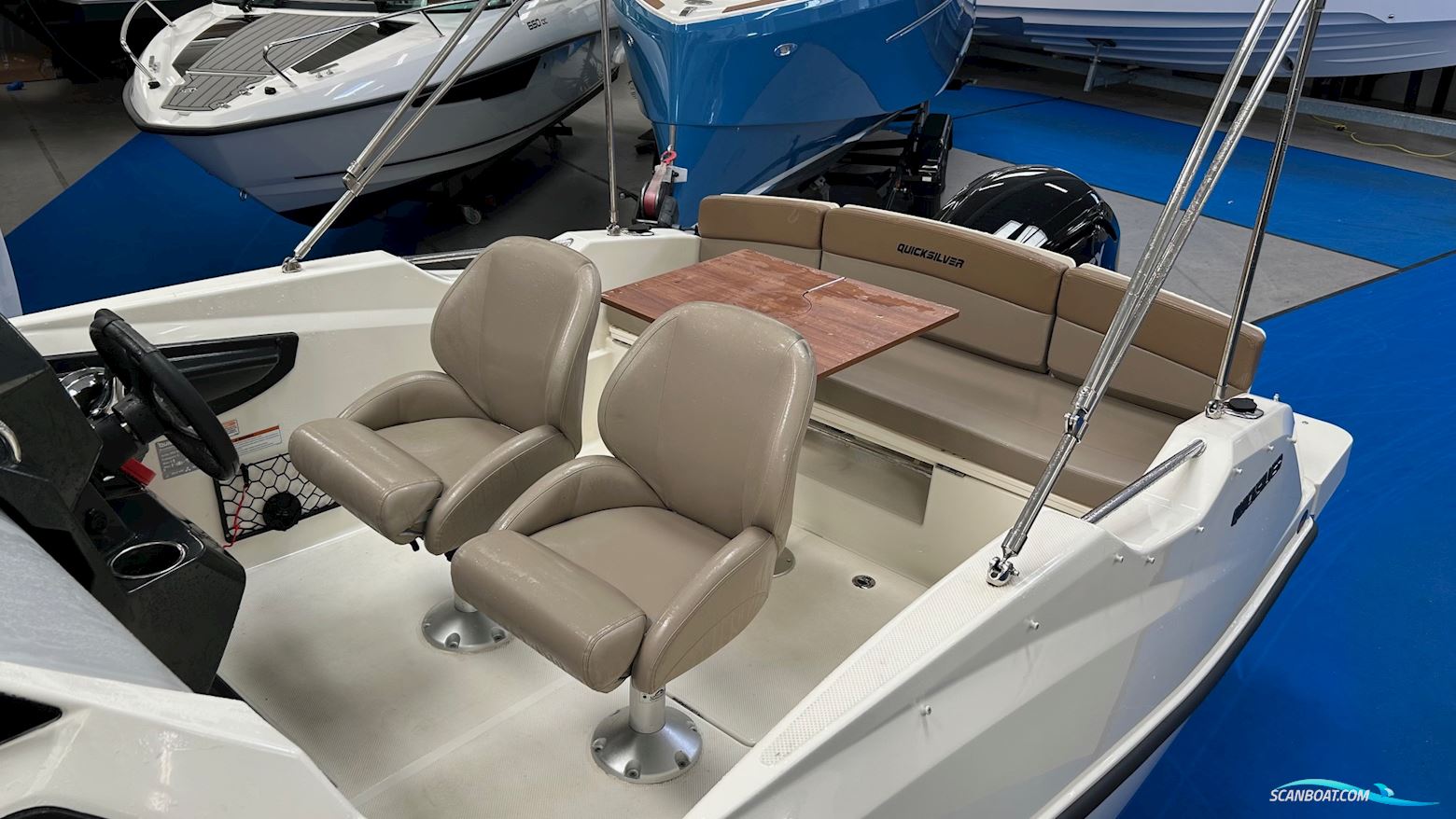 Quicksilver Activ 555 Cabin