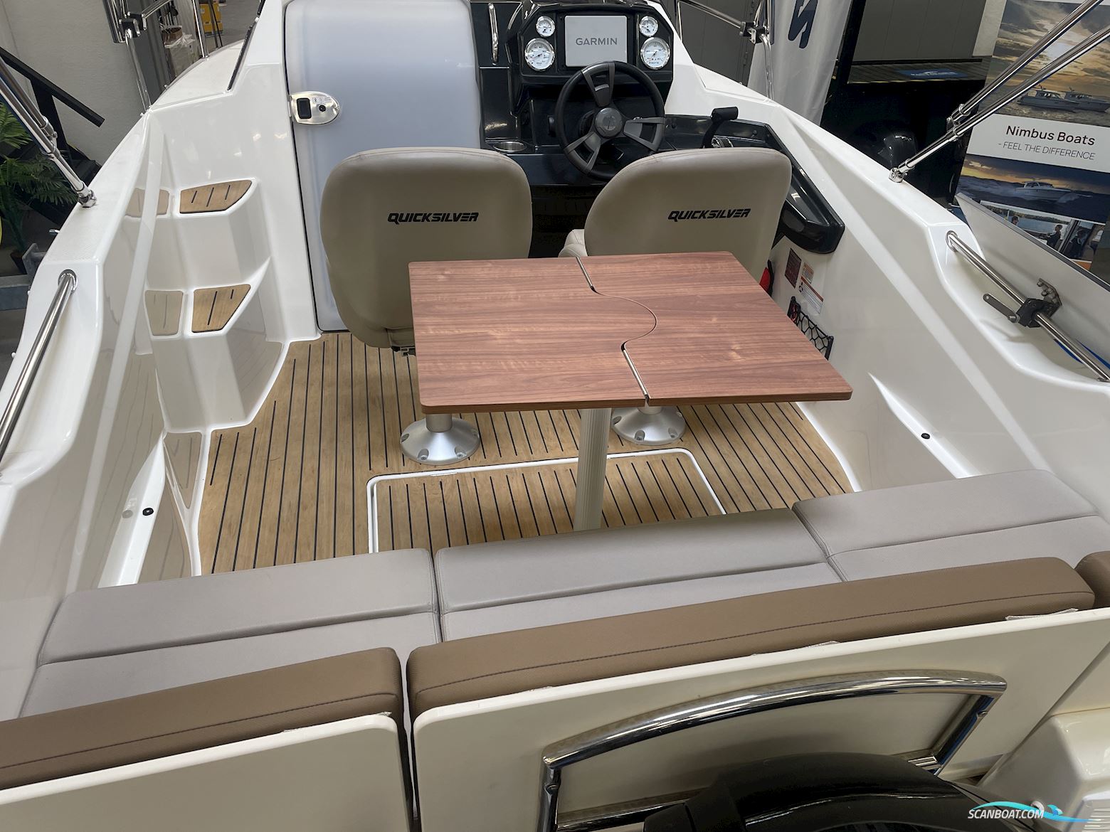 Quicksilver Activ 555 Cabin