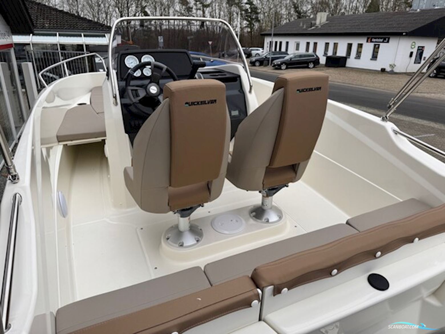 Quicksilver Activ 555 Open Med 100 hk Mercury-Efi CT 4 Takt Med Flot Udstyr