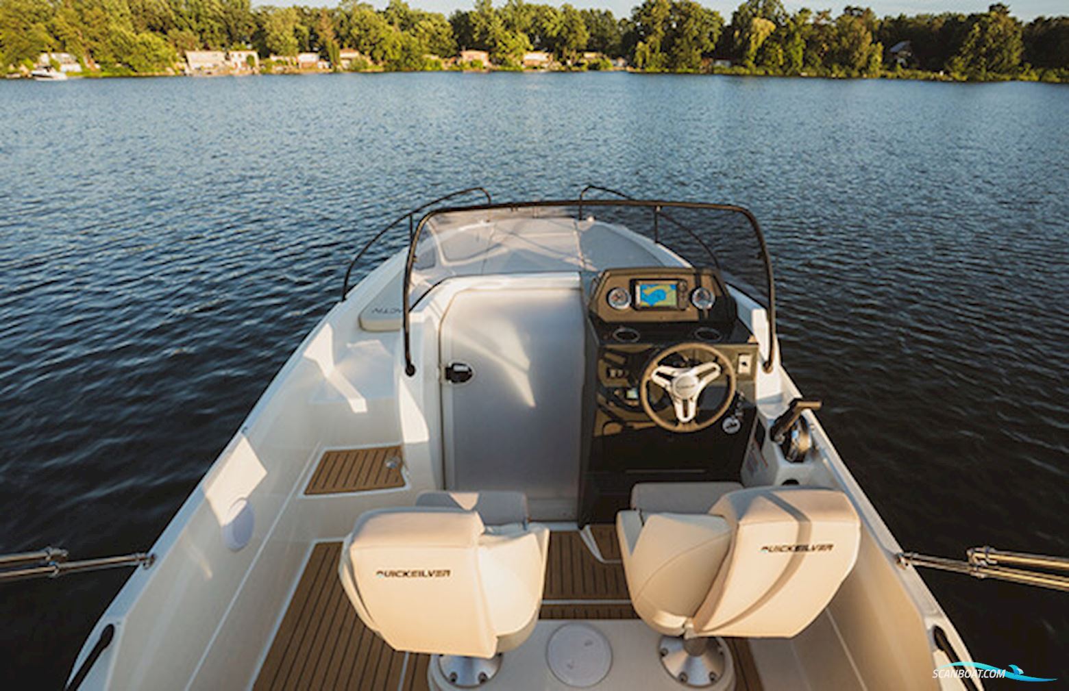 Quicksilver Activ 605 Sundeck Legacy Med F150 Mercury XL 3,0L Cold Fusion White
