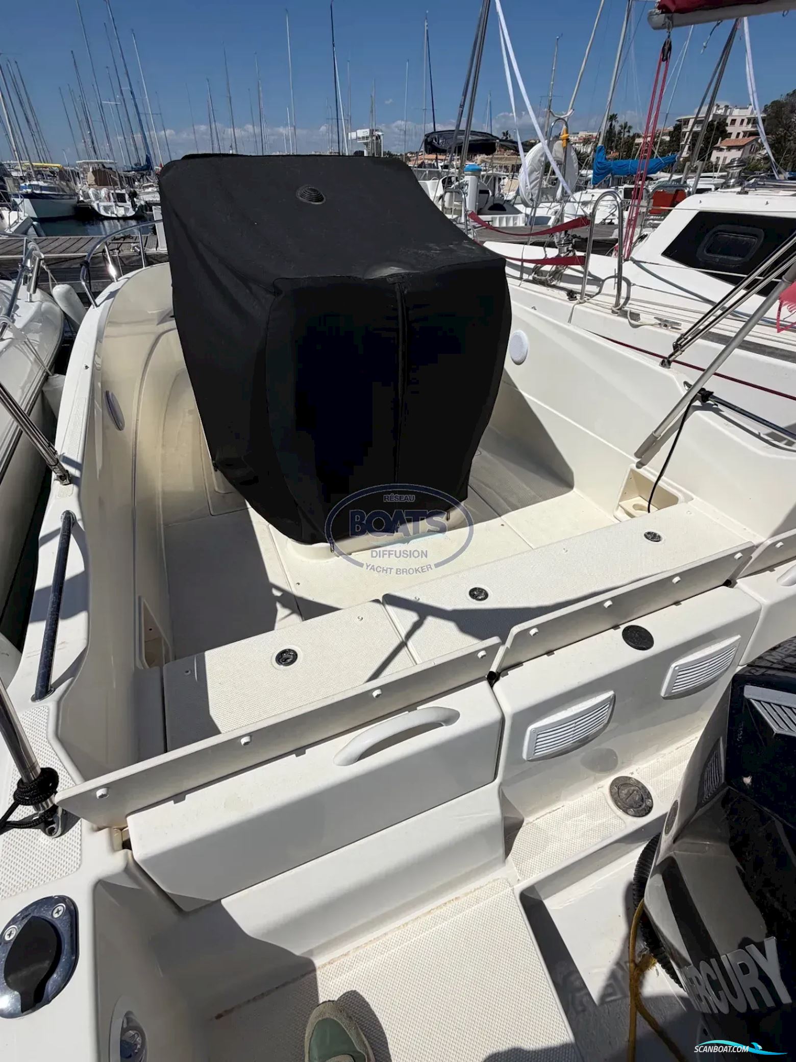 Quicksilver Activ 675 Open