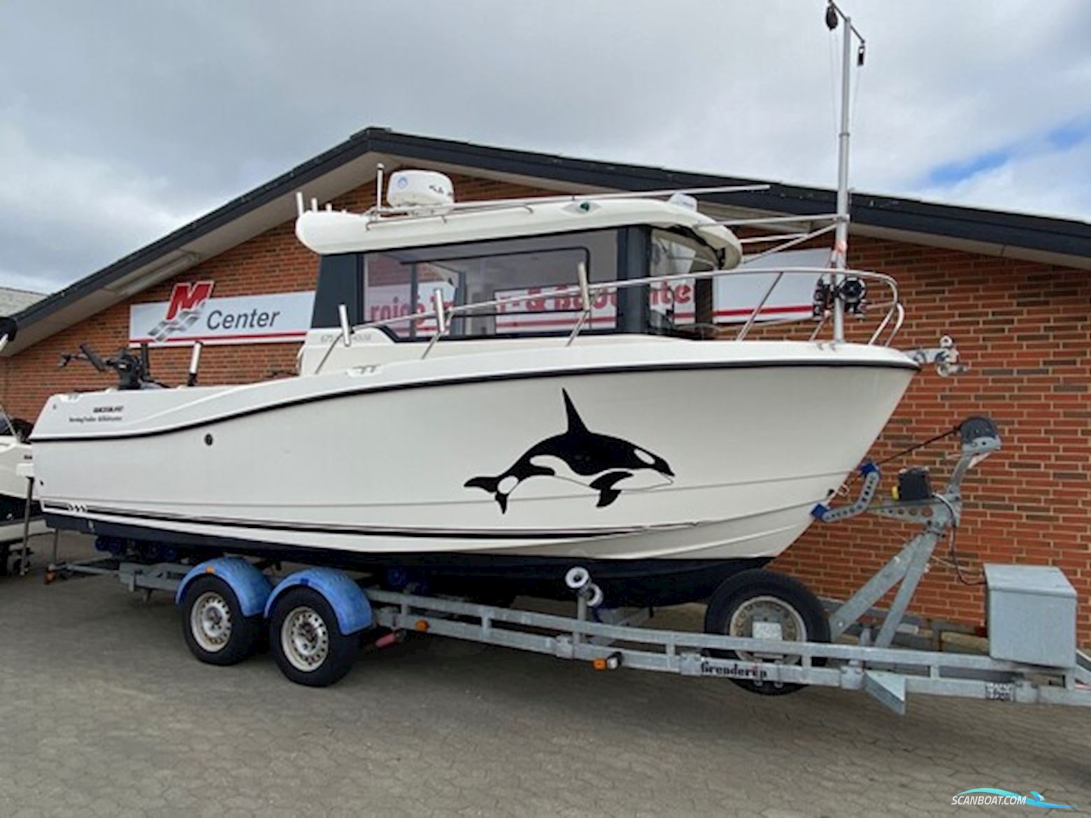 Quicksilver Activ 675 Pilothouse m/Mercury F200 hk Verado og Brenderup trailer