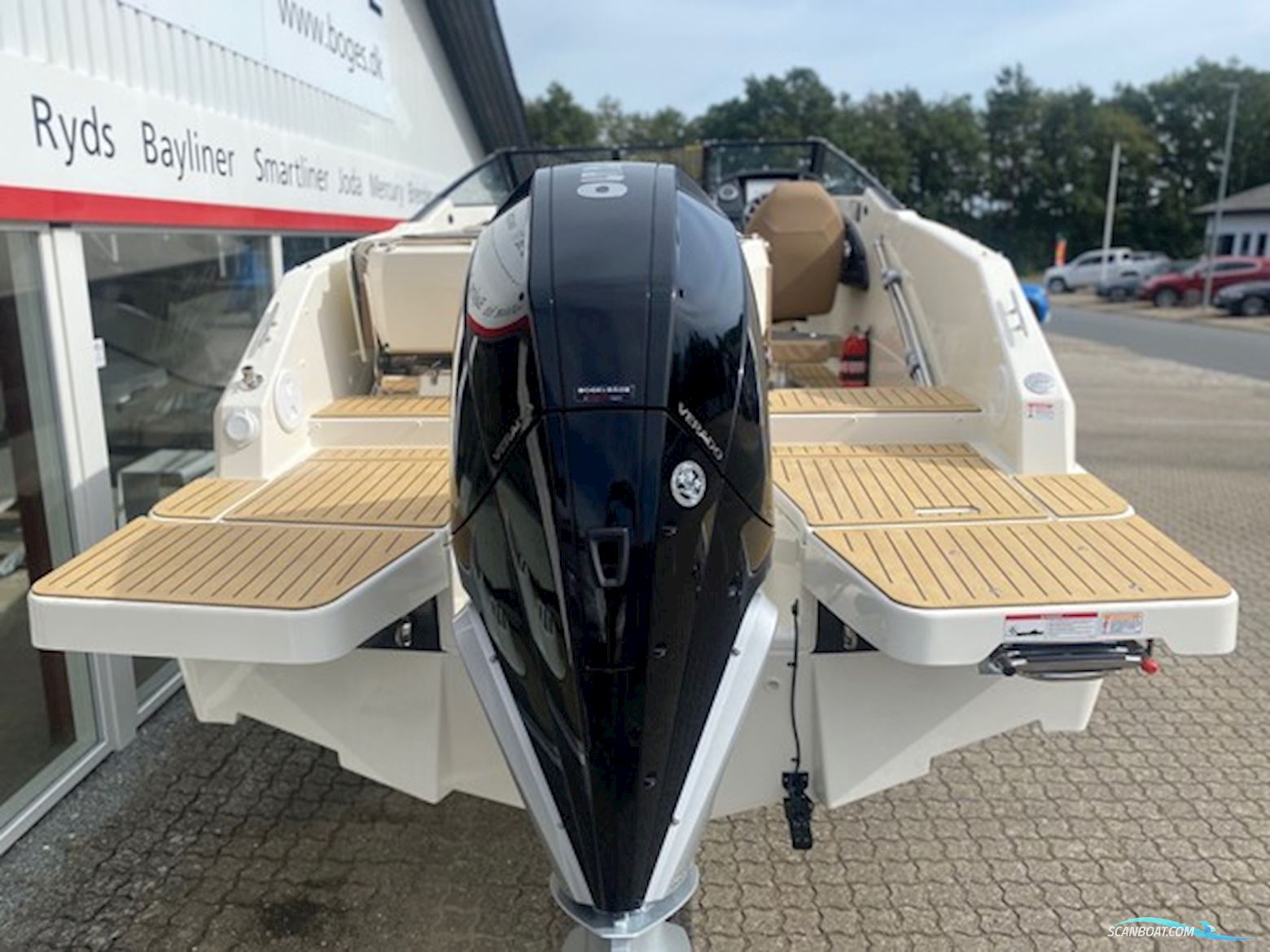 Quicksilver Activ 755 Cruiser med 250 hk Mercury Verado 4,6L V8 XL - DEMO