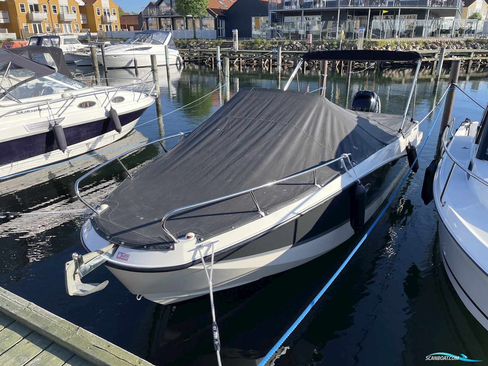 Quicksilver Activ 755 Sundeck