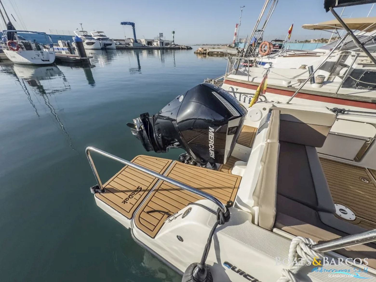 Quicksilver Activ 755 Sundeck