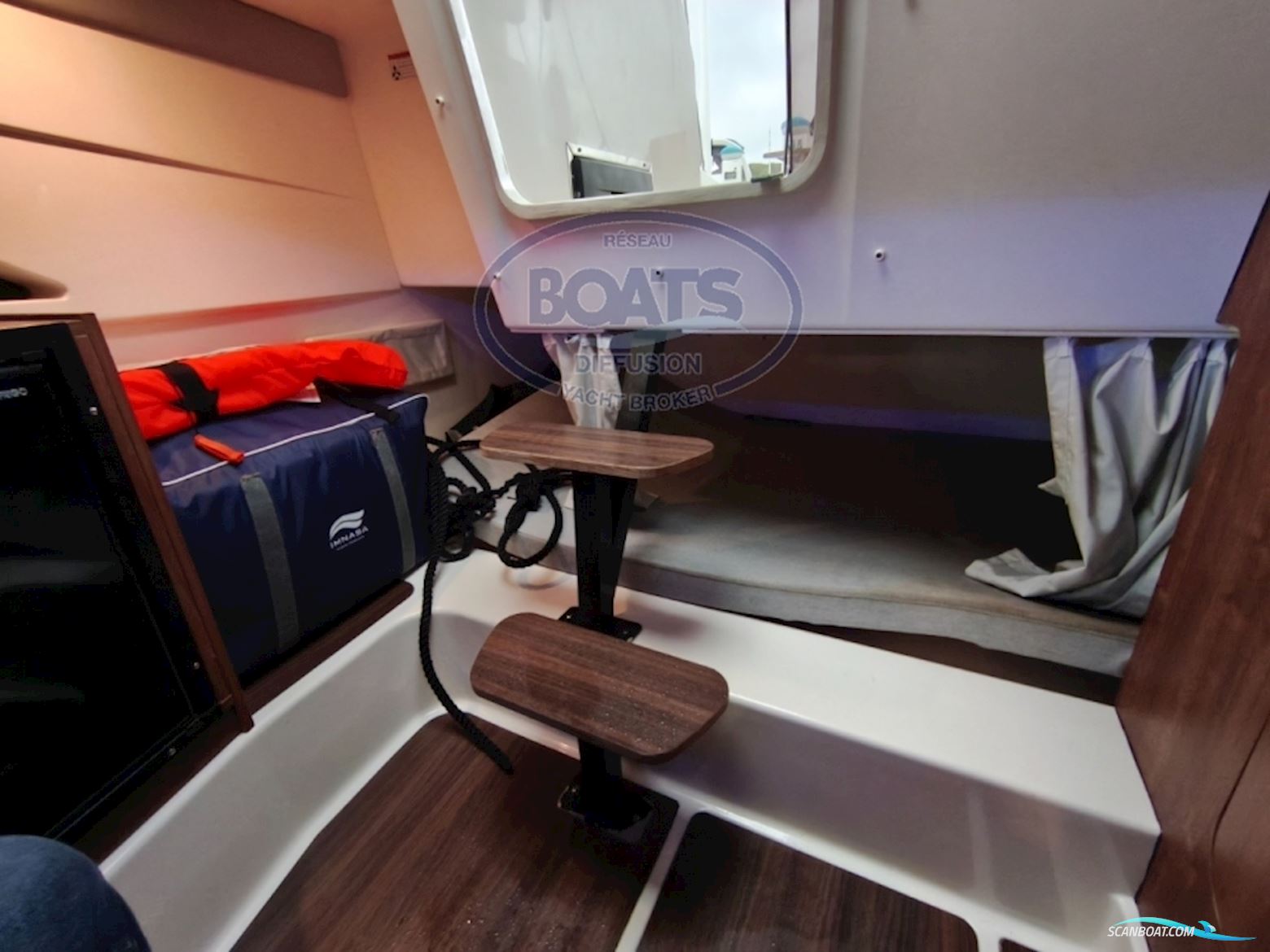 Quicksilver ACTIV 875 SUNDECK