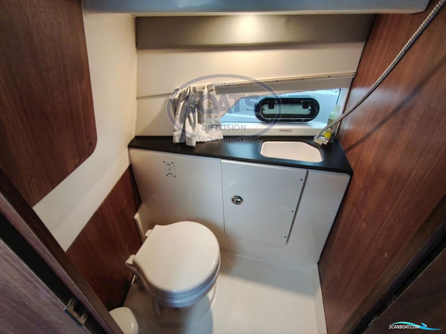 Quicksilver Activ 875 Sundeck