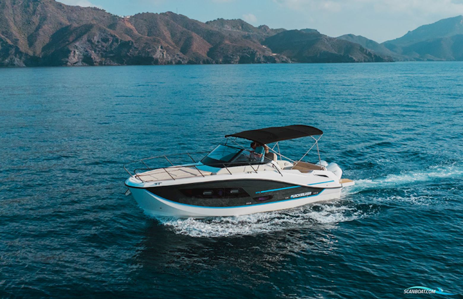 Quicksilver Activ 875 Sundeck