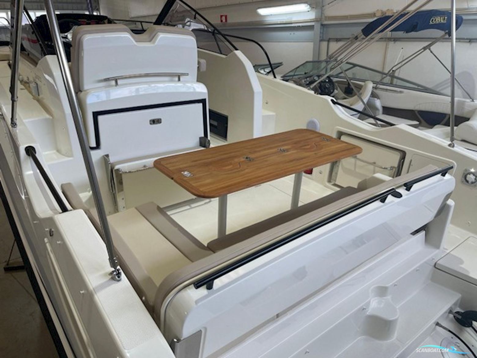 Quicksilver Activ 875 Sundeck