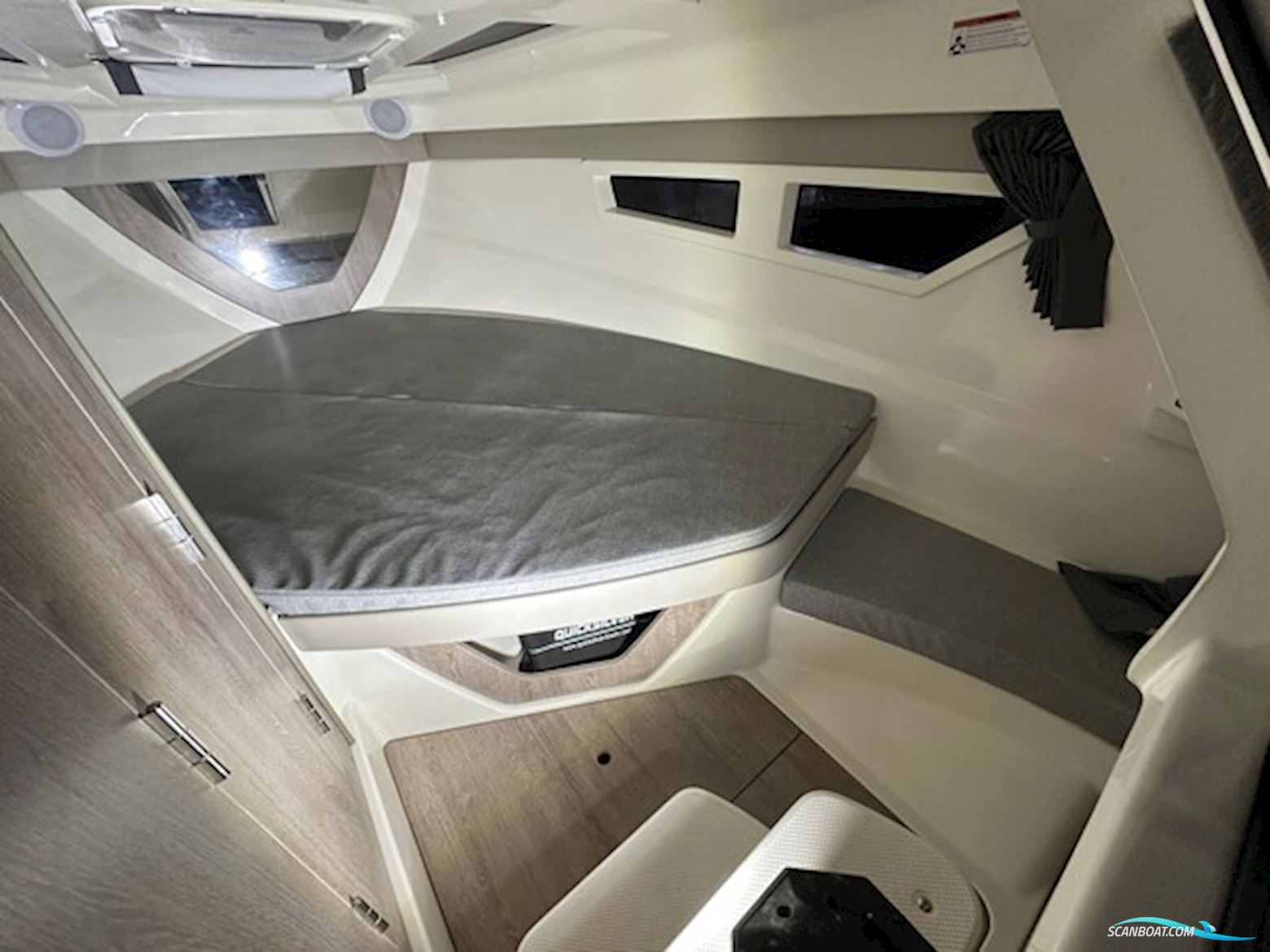 Quicksilver Active 805 Cruiser - Mercury V8 300hk