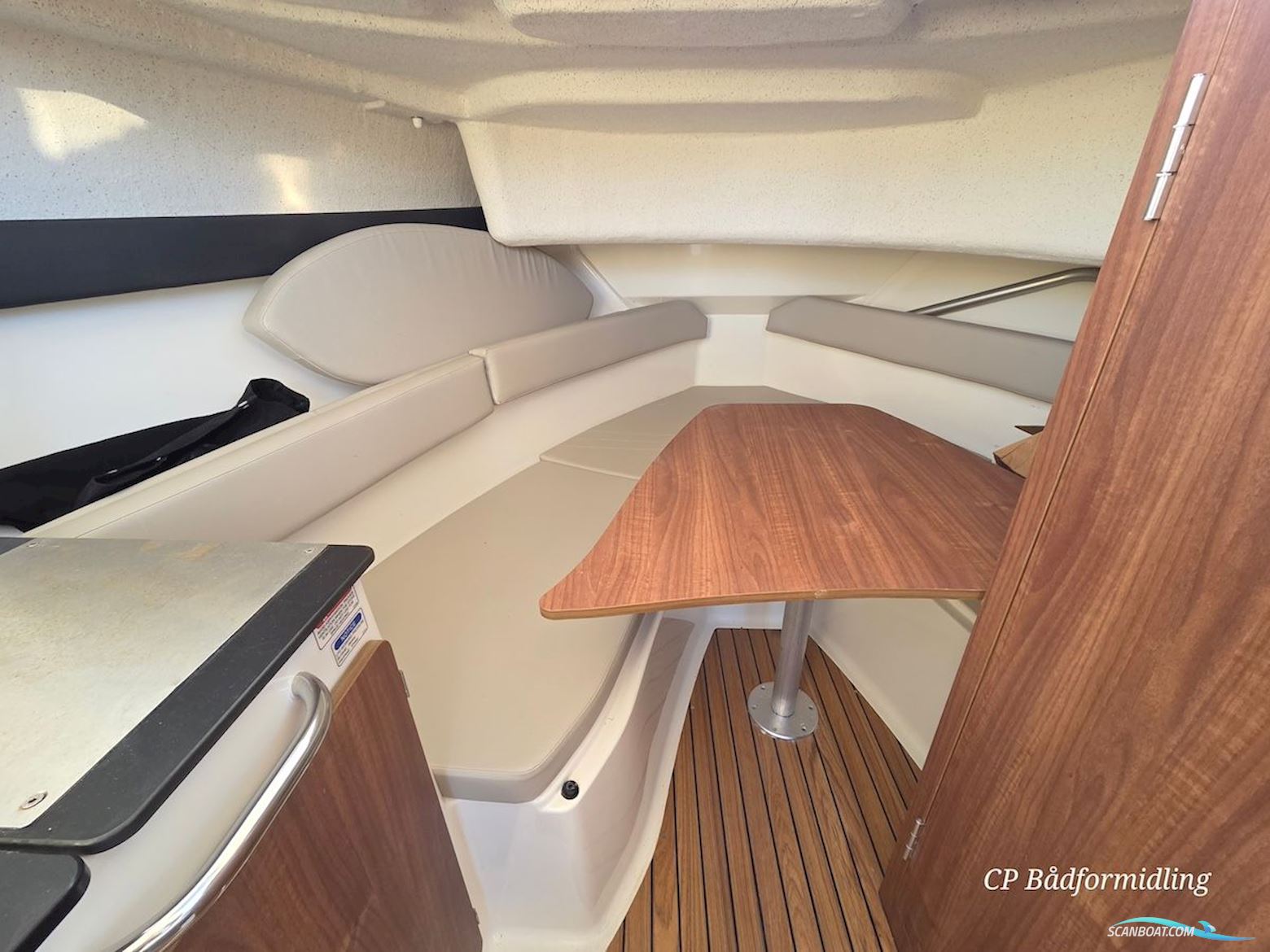 Quicksilver Arvor 810 Pilothouse