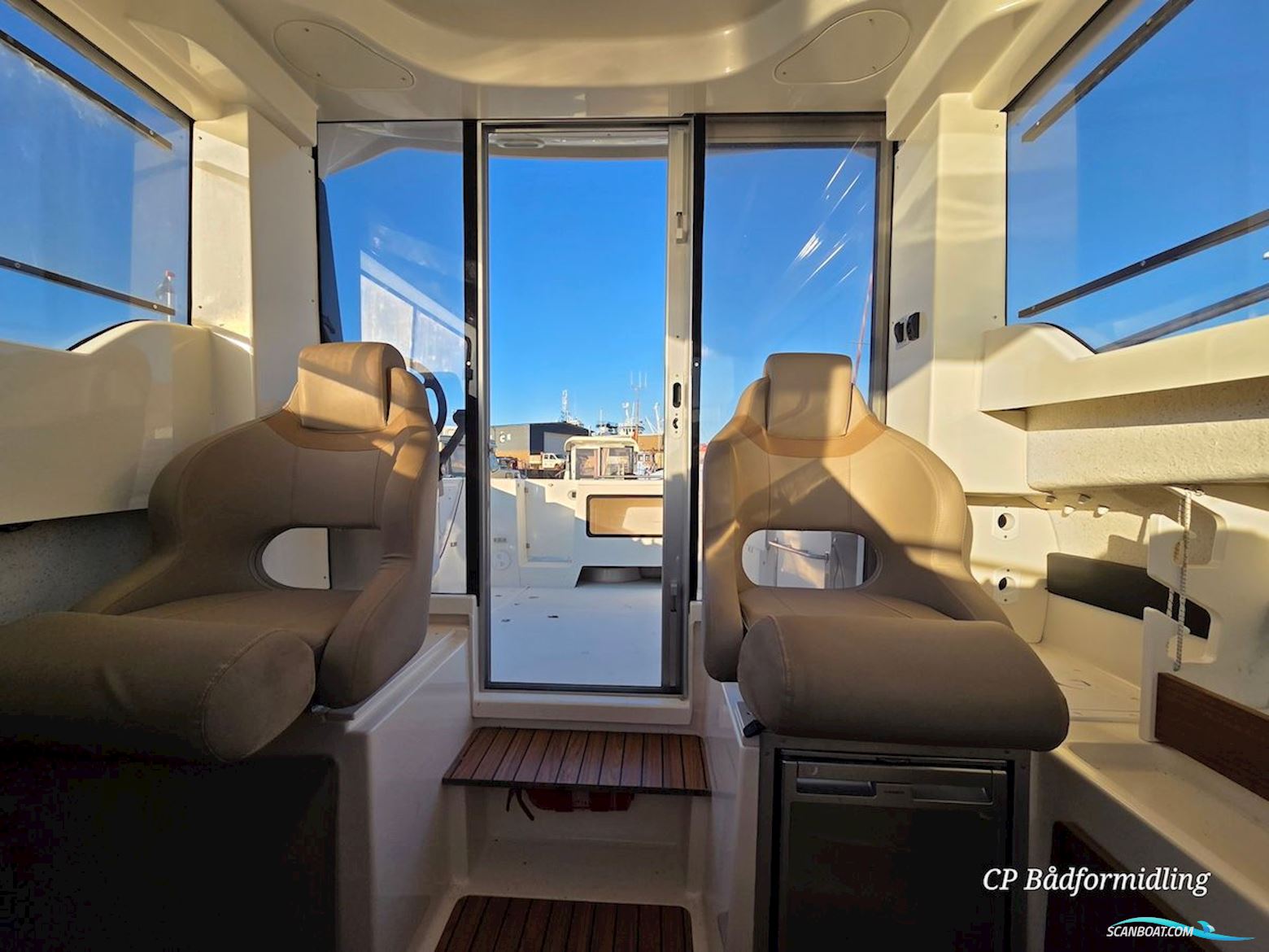 Quicksilver Arvor 810 Pilothouse