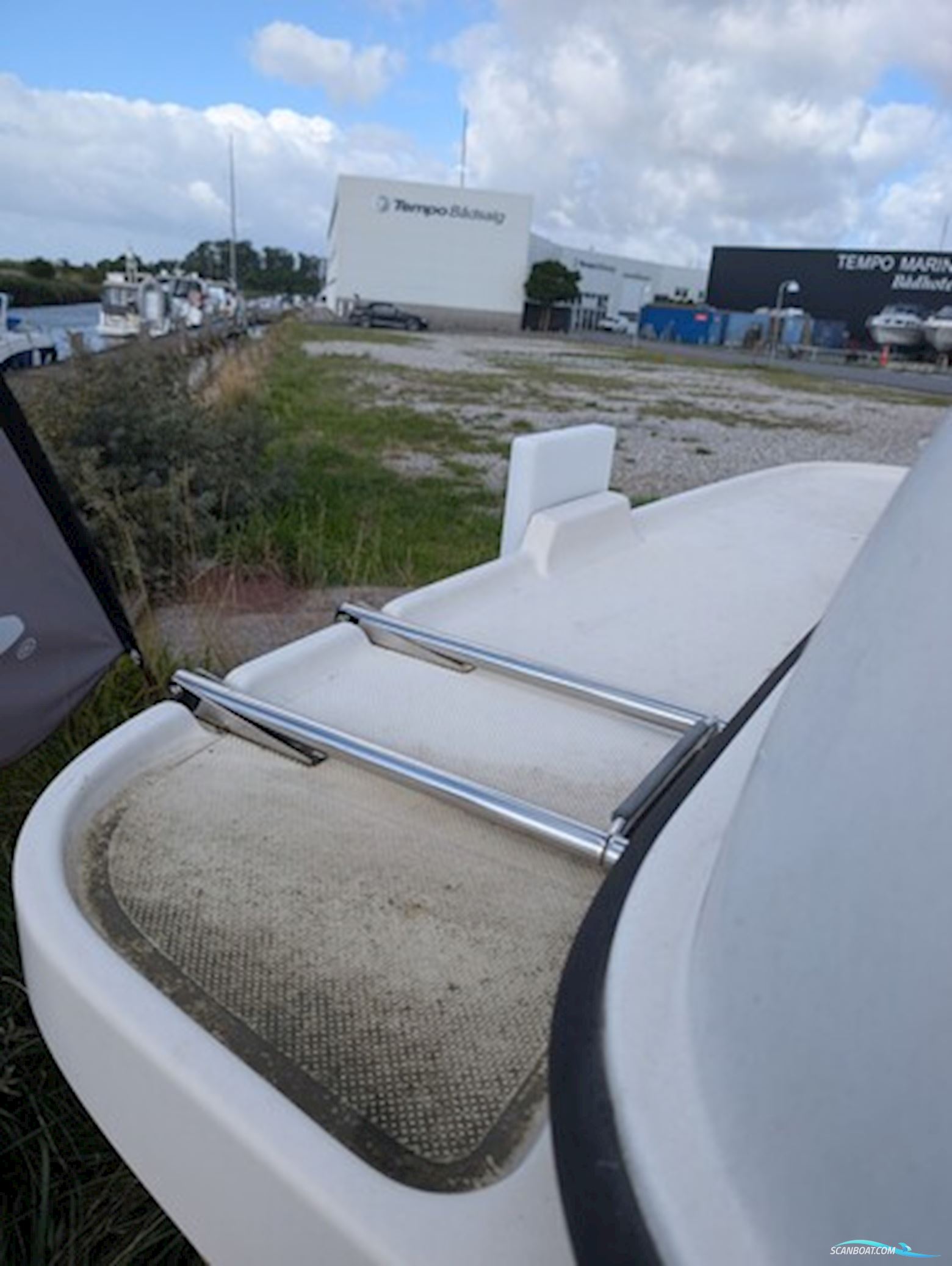 Quicksilver Avor 690