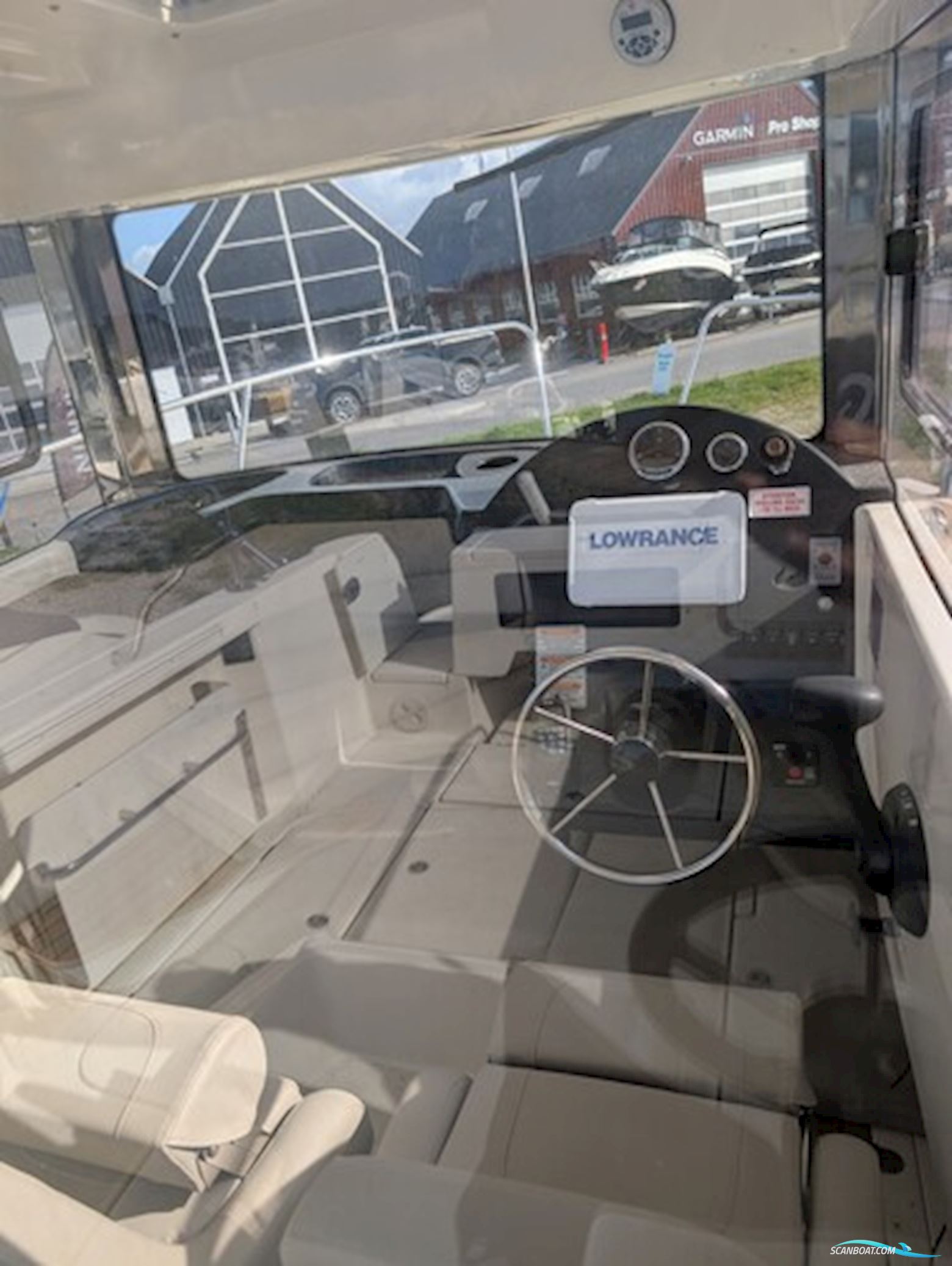 Quicksilver Avor 690