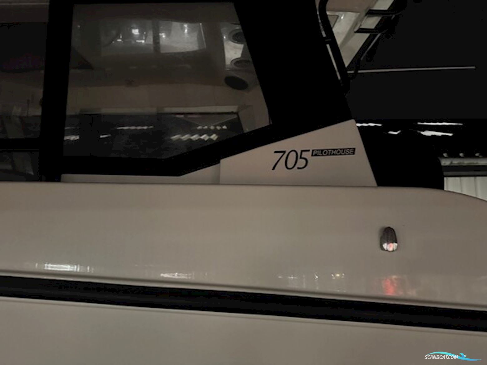 Quicksilver Captur 705 Pilothouse Med 225 hk Mercury-Efi DS 3,4L V6 XL