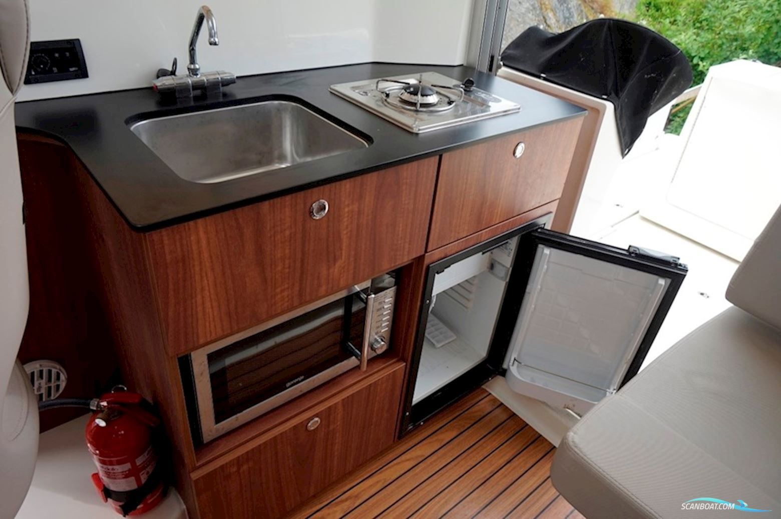 Quicksilver Captur 905 Pilothouse