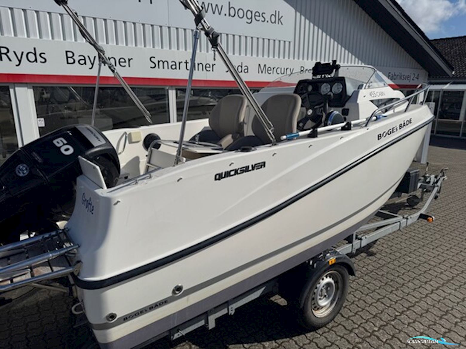 Quicsilver Activ 455 Cabin med F60 Mercury-EFI og 1000 kg Brenderup bådtrailer