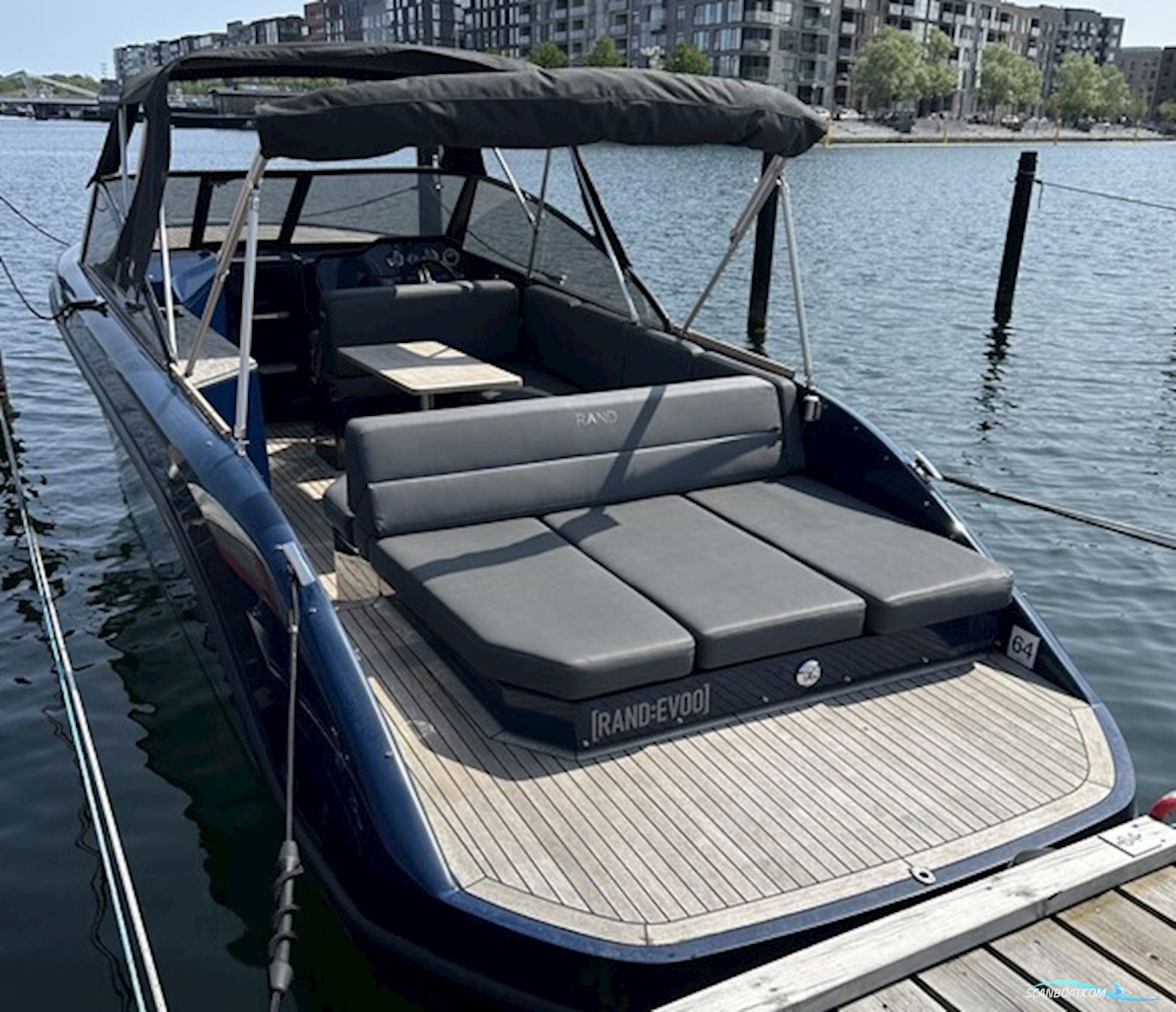 RAND Leisure 28 - Mercruiser 6.2L med Bravo 3-drev