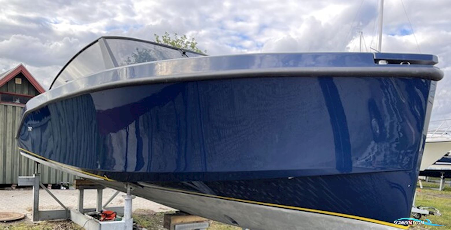 RAND Leisure 28 - Mercruiser 6.2L med Bravo 3-drev