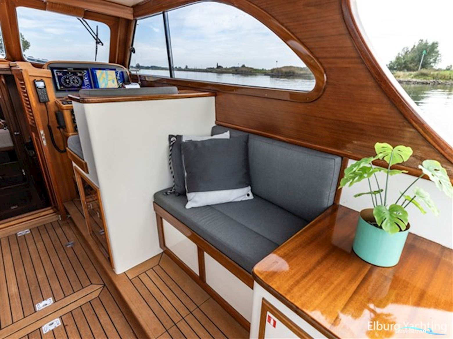 Rapsody 40 Offshore