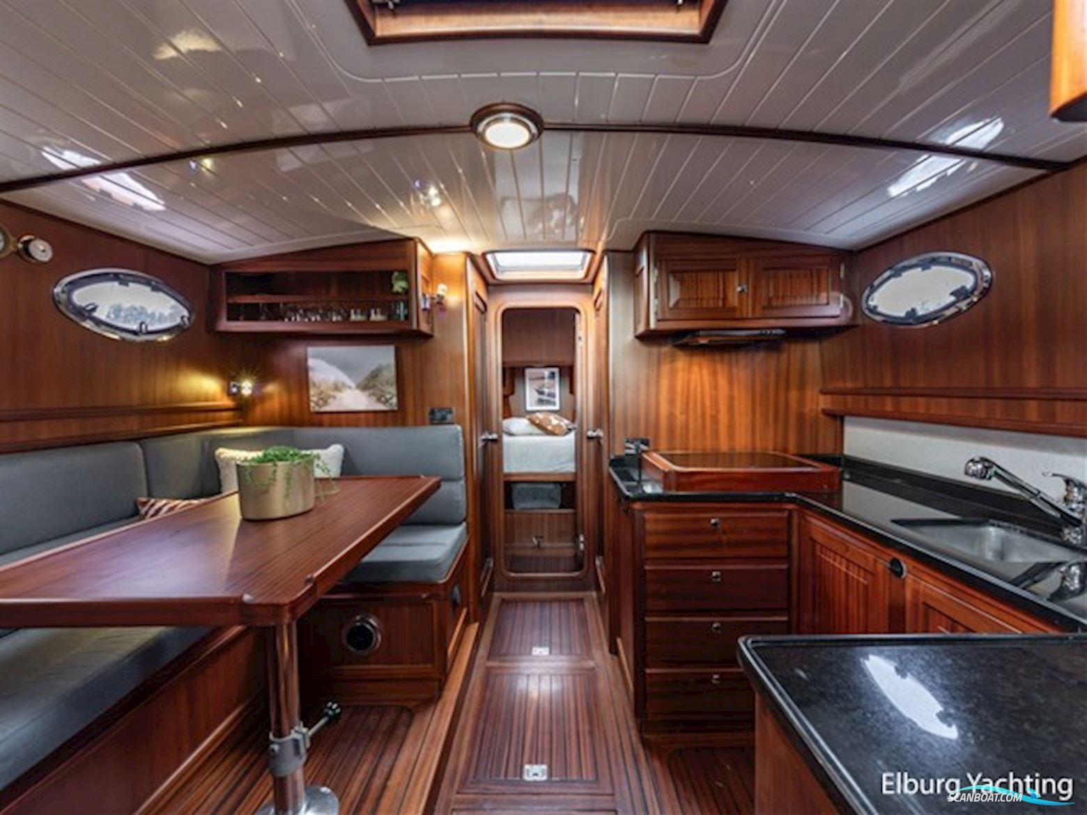 Rapsody 40 Offshore