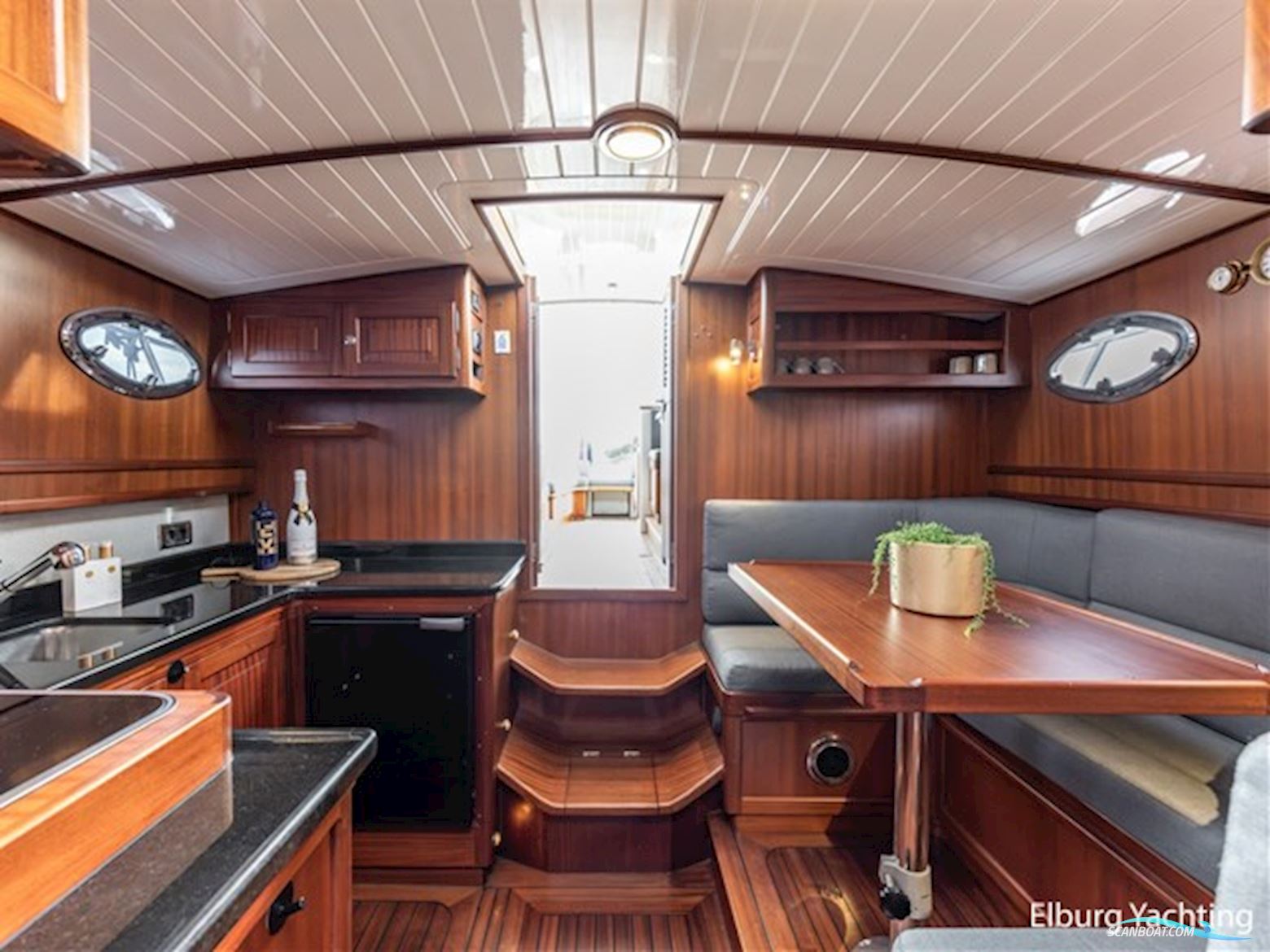 Rapsody 40 Offshore