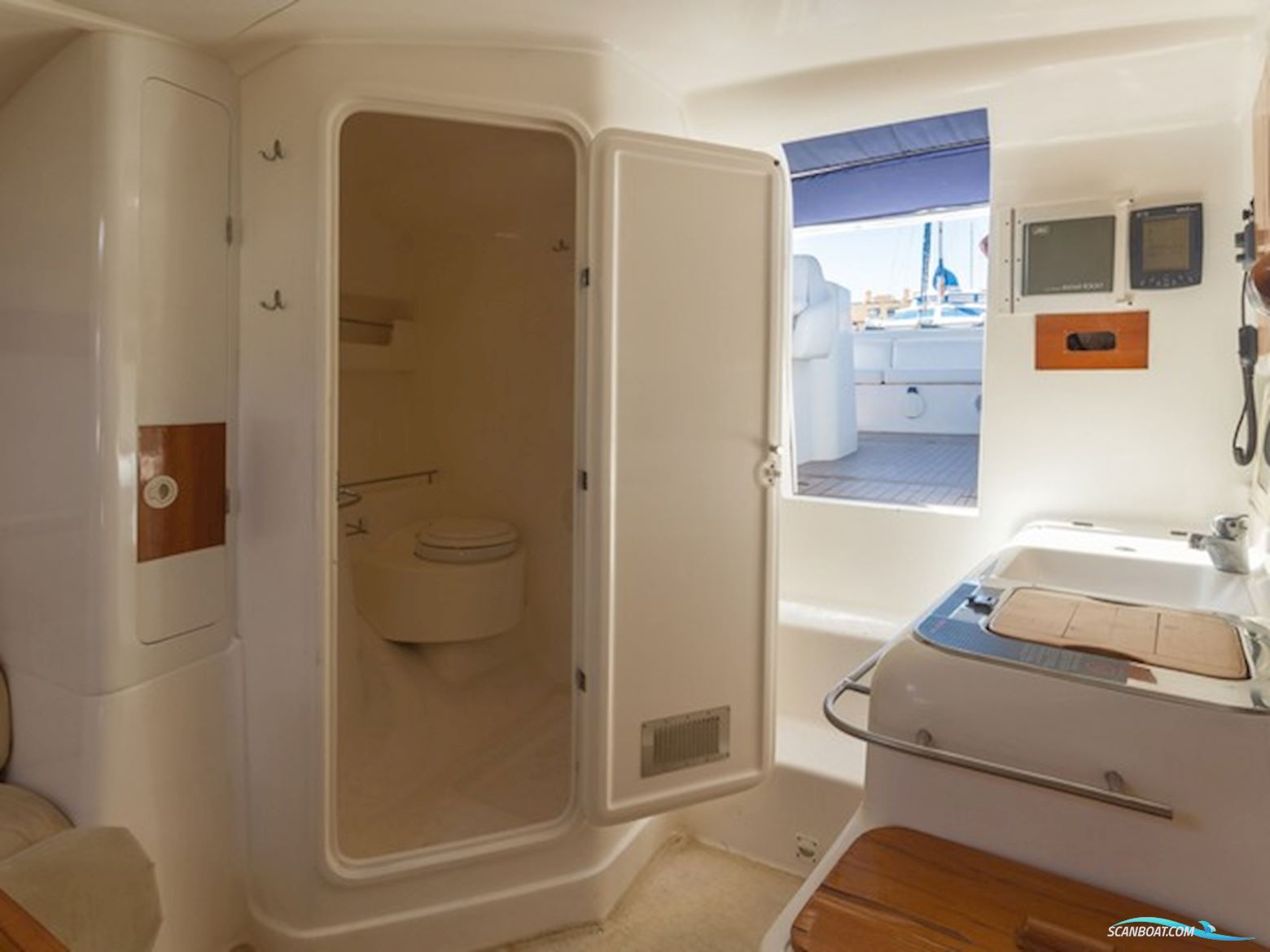 Real Powerboats Revolution 46