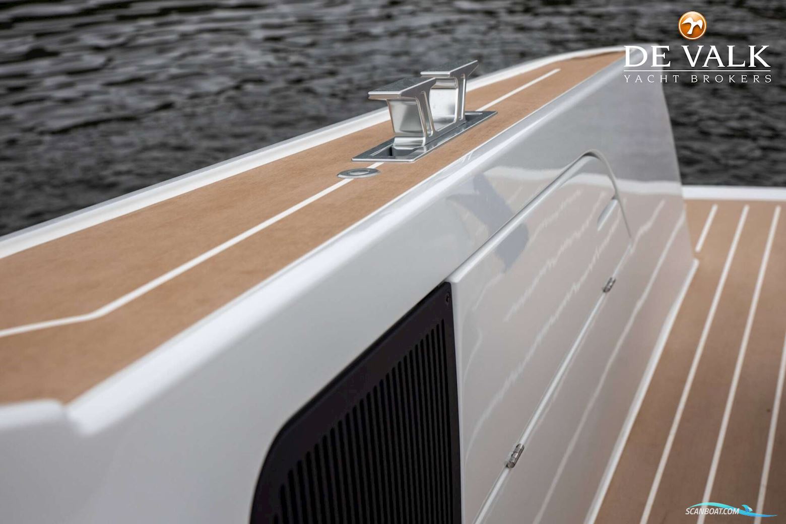 Reborn 40 R Cabin