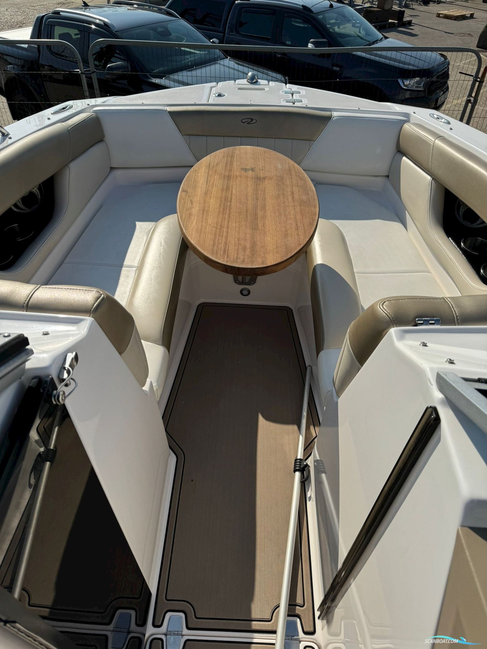 Regal 2220 Fasdeck