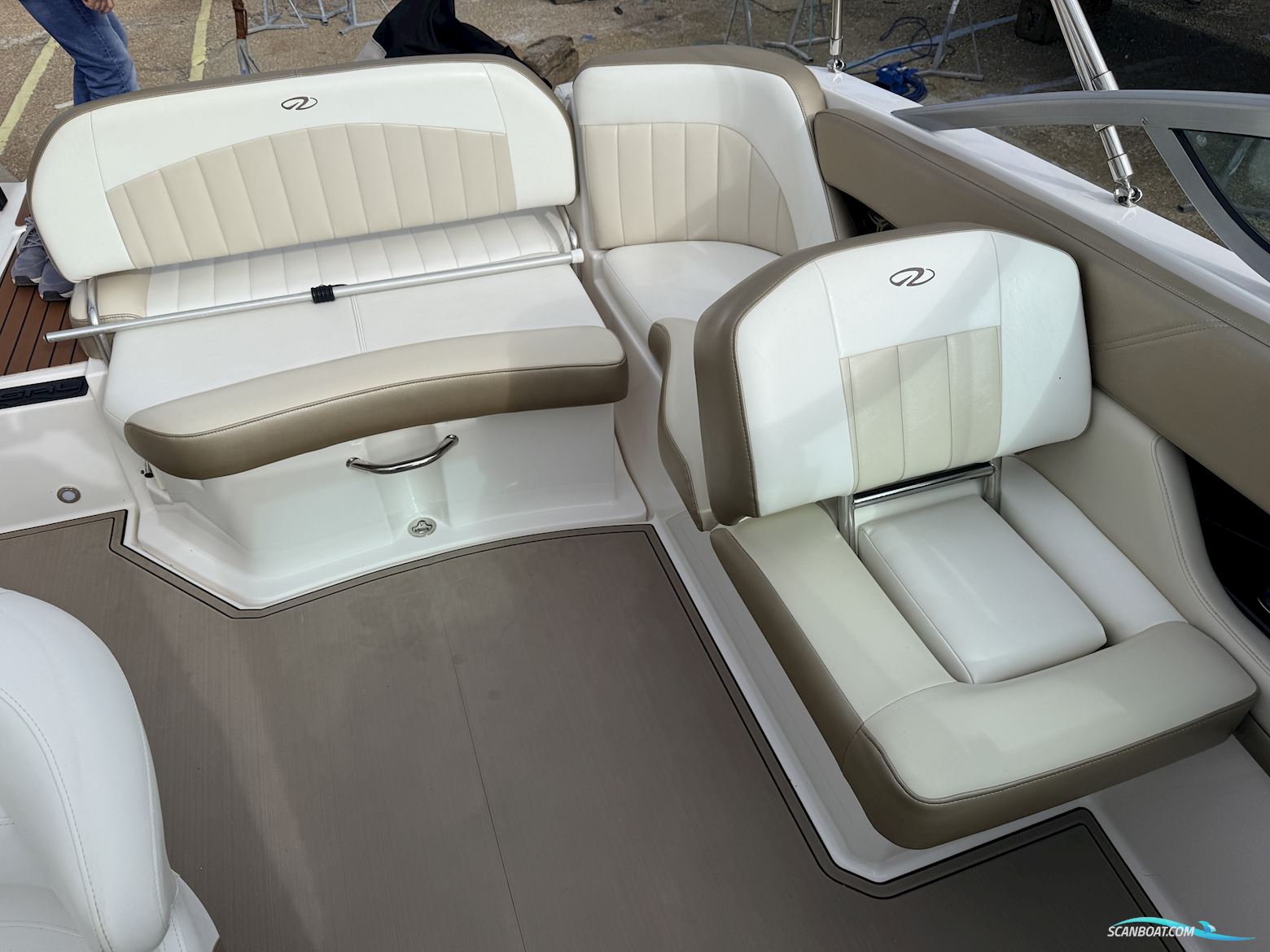Regal 2220 Fasdeck