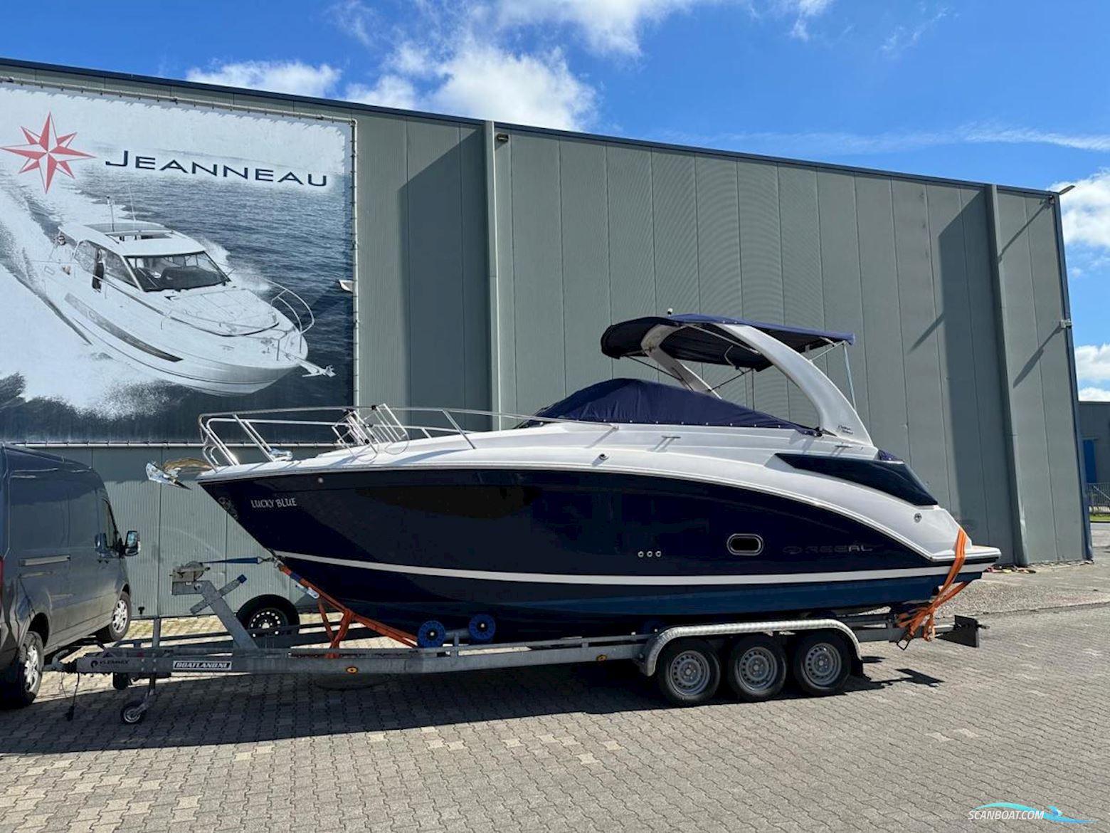 Regal 26 Express Cruiser