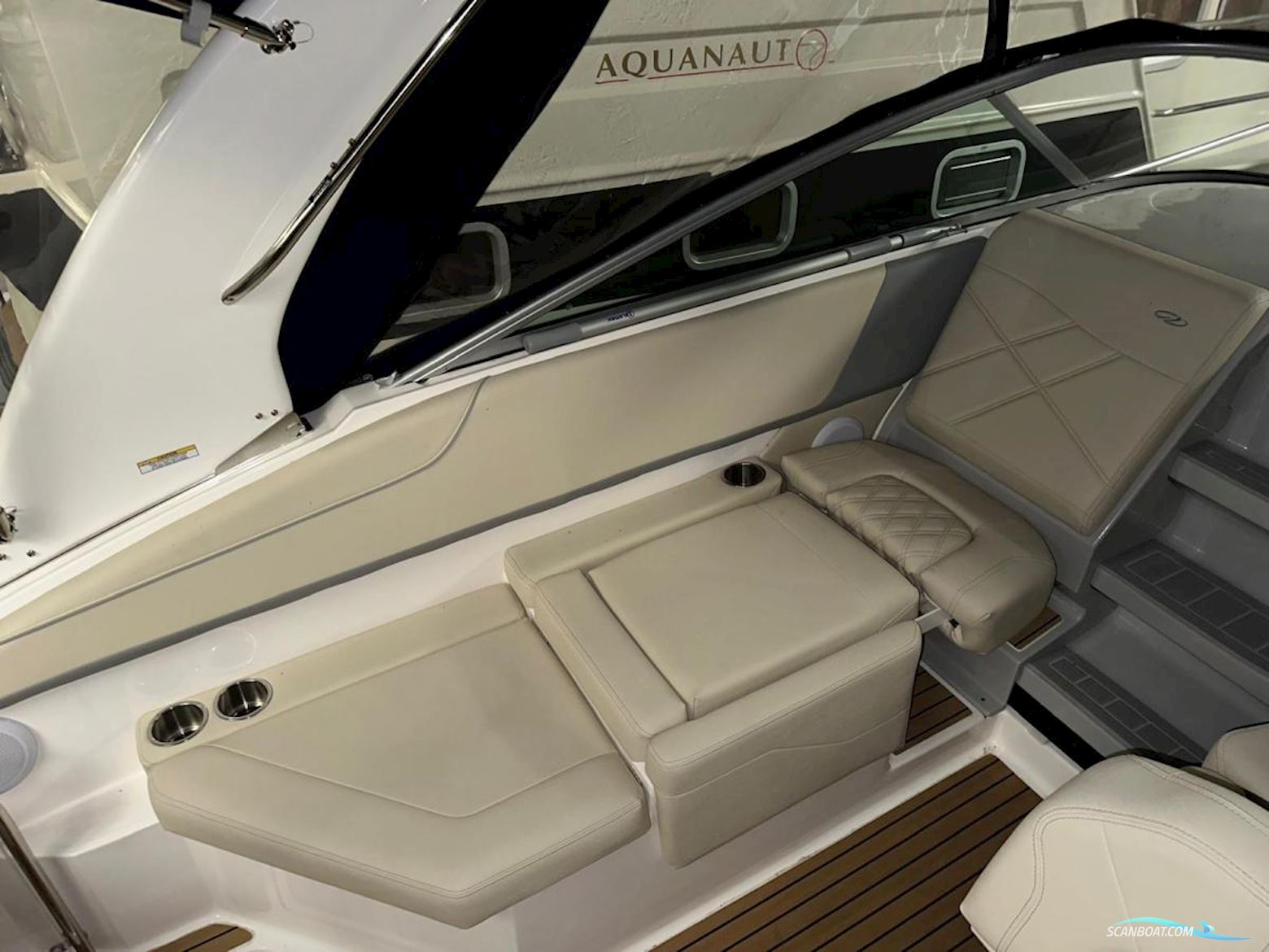 Regal 26 Express Cruiser