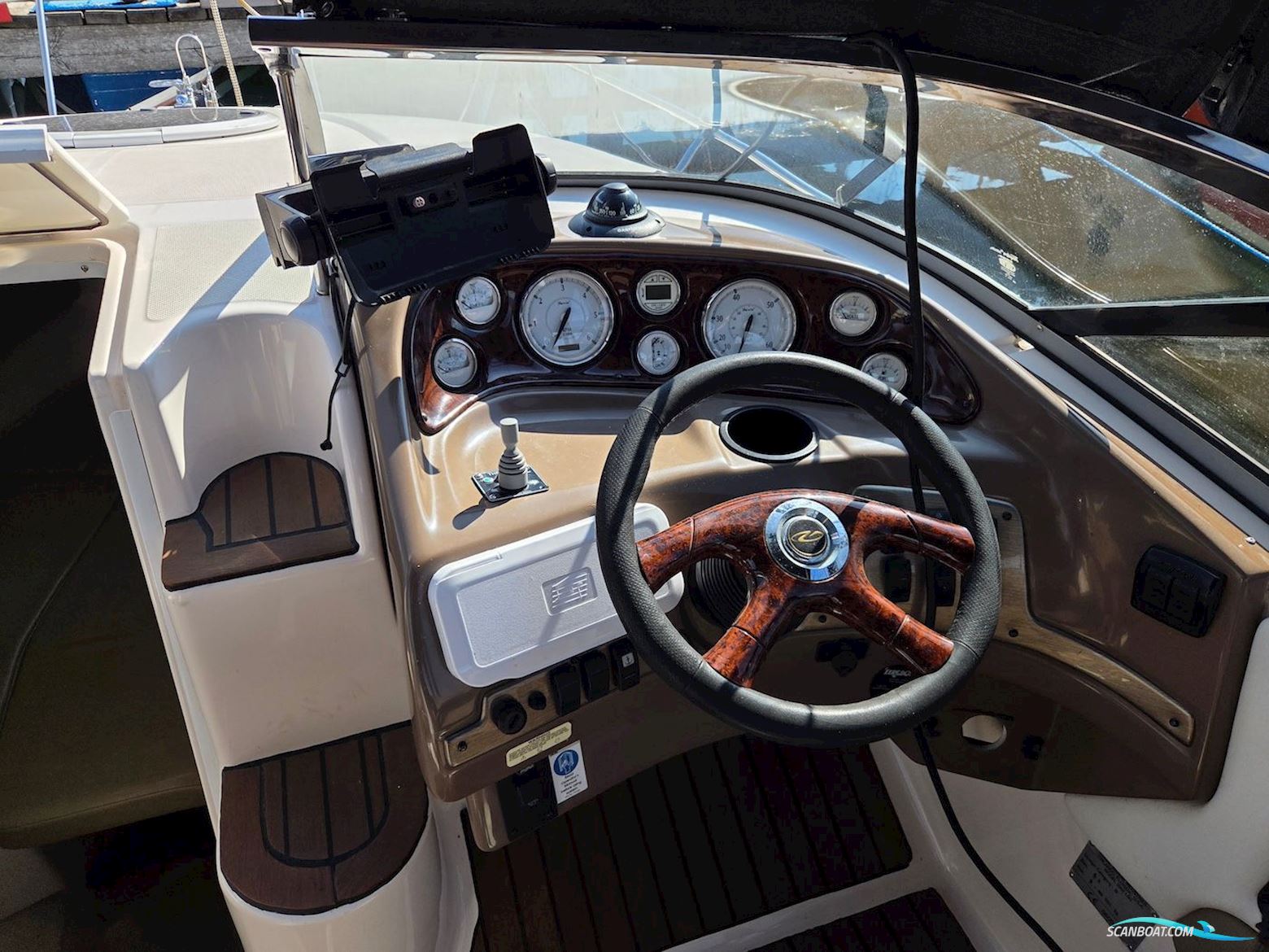 Regal 2650 Cuddy