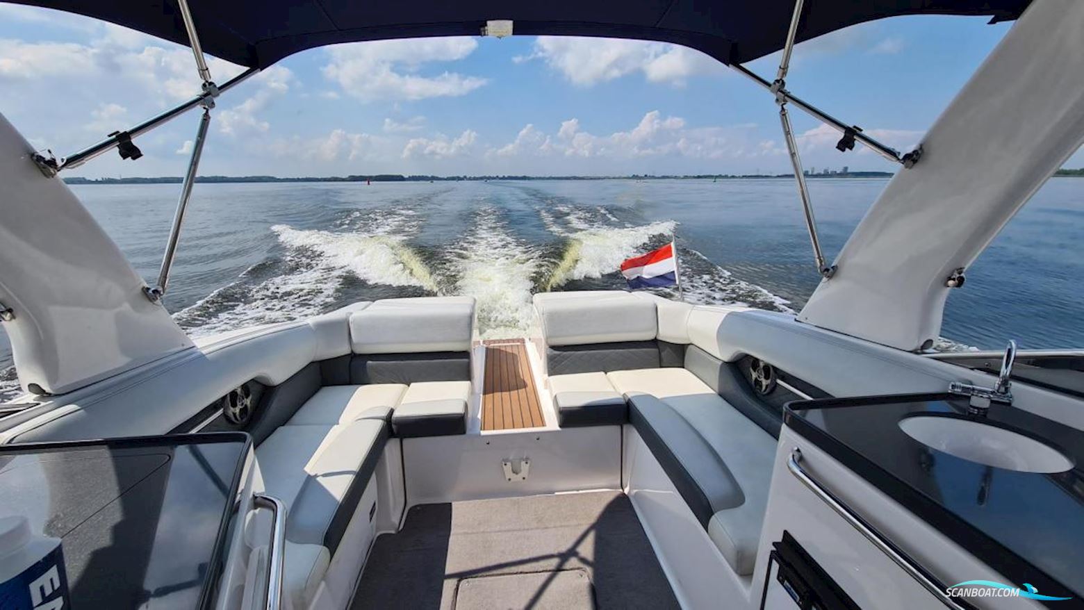 Regal 2750 Cuddy Cabin