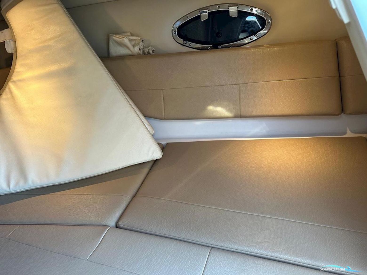 Regal 2750 Cuddy Cabin