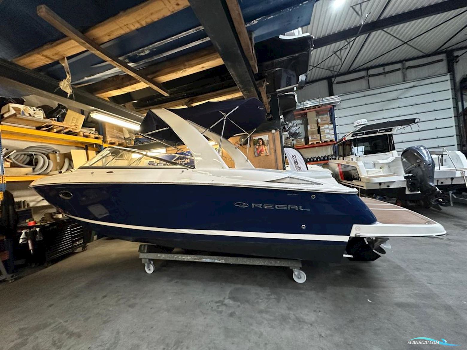 Regal 2750 Cuddy Cabin