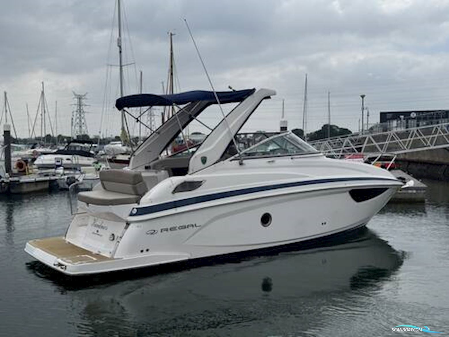 Regal 28 Express Motorboten 2014, met Mercruiser motor, United Kingdom