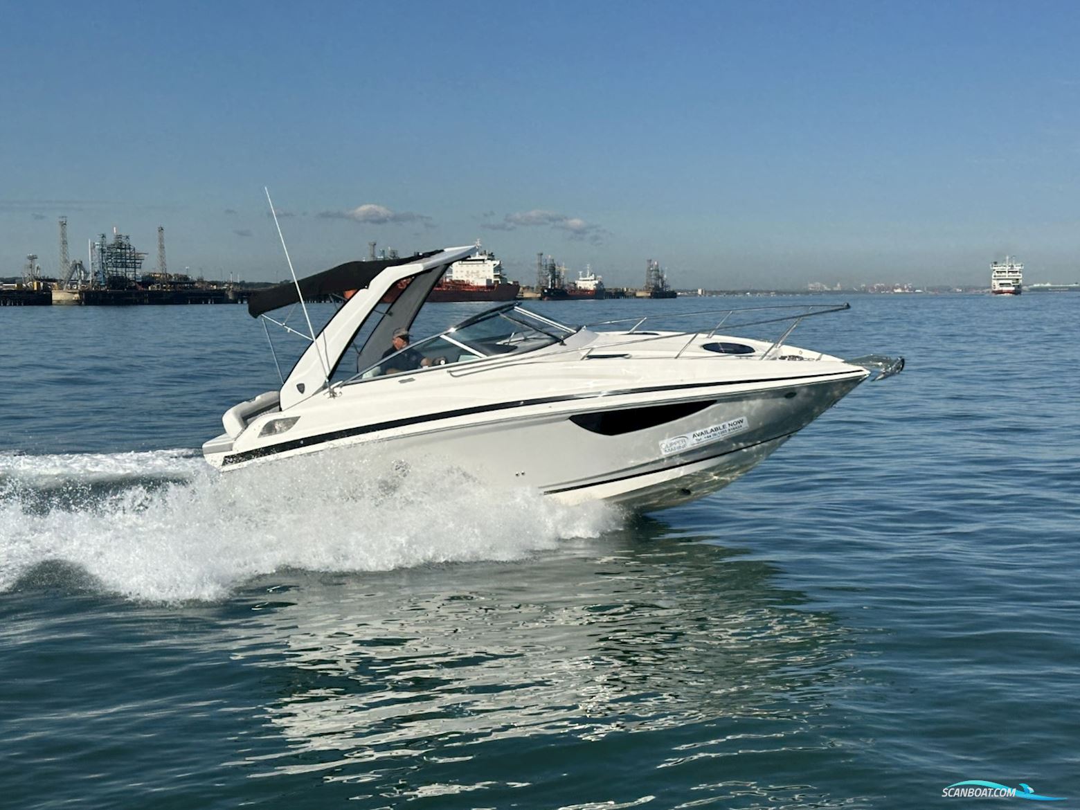 Regal 28 Express Motorboten 2025, met Volvo Penta motor, United Kingdom