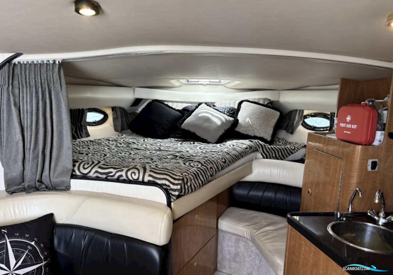 Regal 3260 Commodore