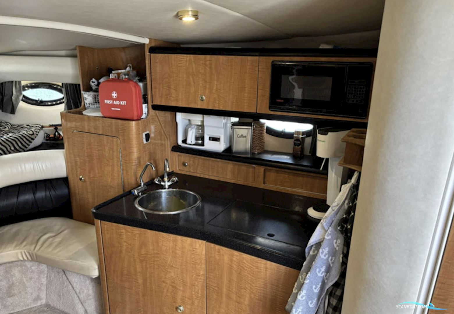 Regal 3260 Commodore