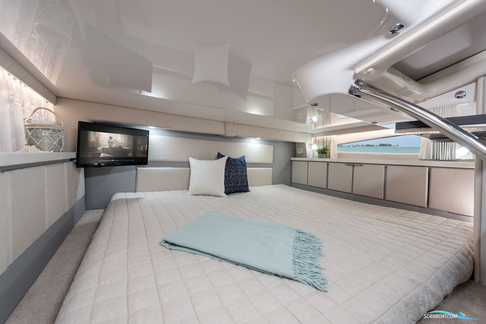 Regal 33X Premium Cruiser