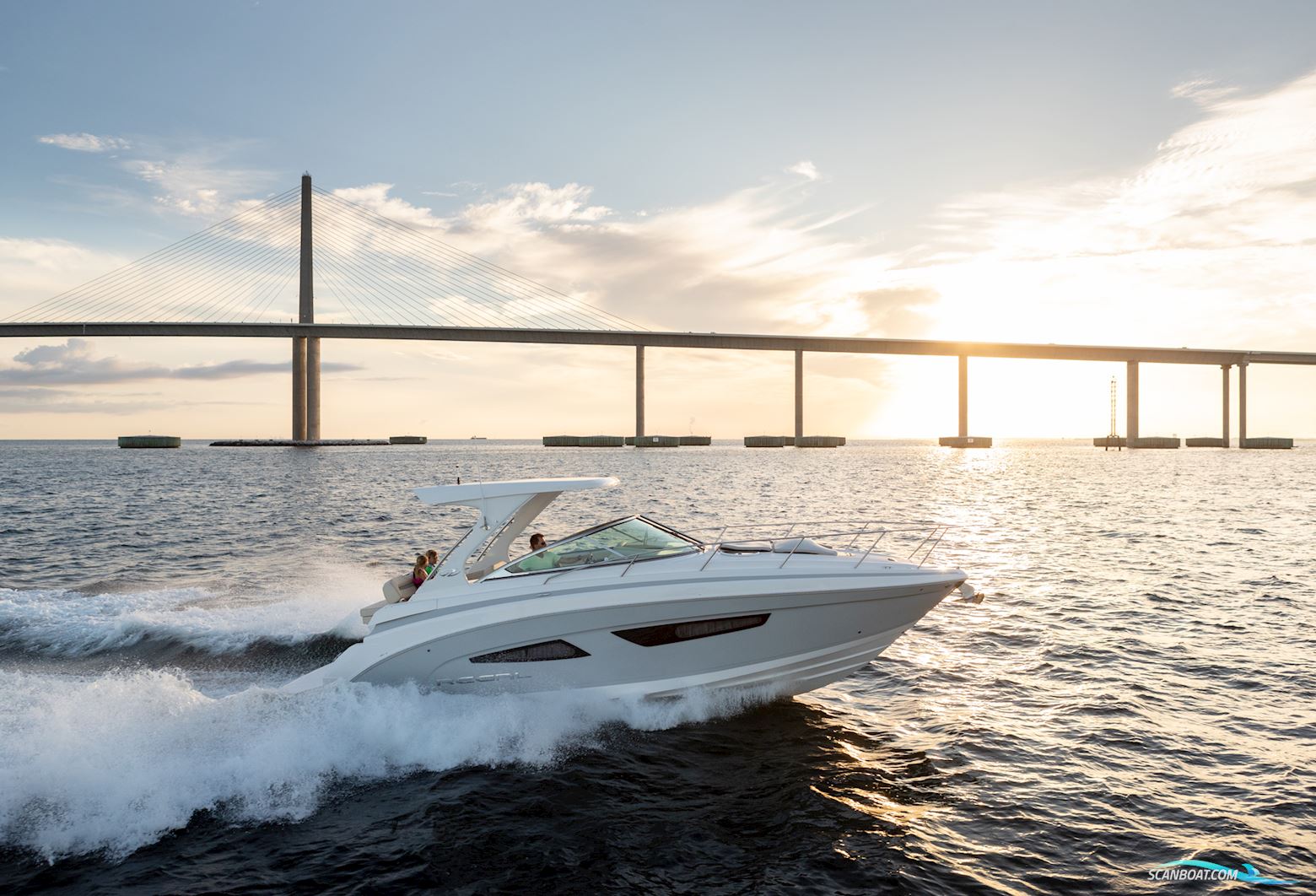 Regal 33X Premium Cruiser